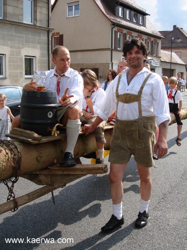 K�rwa 2006: Rausdou und aafstelln vom K�rwabamm