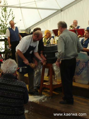 Krwa 2007 Platzkonzert vorm Rathaus und Bieranstich